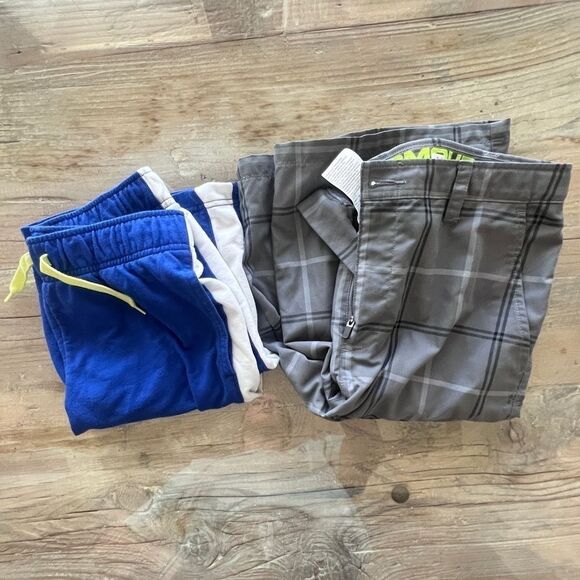 (2) pairs boys shorts - Picture 1 of 8